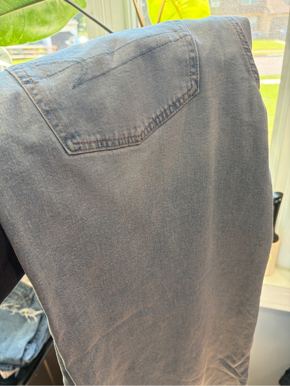 American Eagle Strigid Low-Rise Ultra Wide Leg Jeans Size 4 Light Wash - Picture 6 of 9